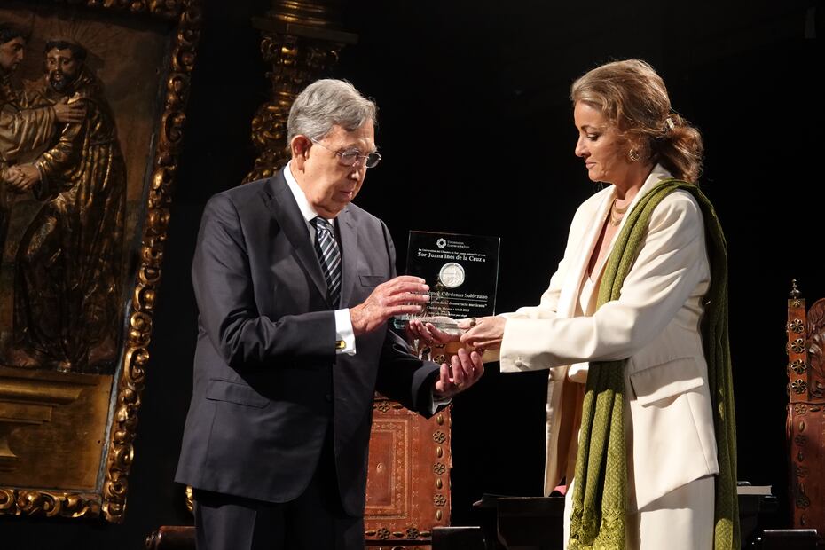 La Universidad del Claustro de Sor Juana. Entregan al Ing. Cuauhtémoc Cárdenas la presea sor Juana Inés de la Cruz 2023.
FOTO DIEGO SIMON