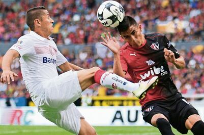 Atlas se queda sin fiesta inicial