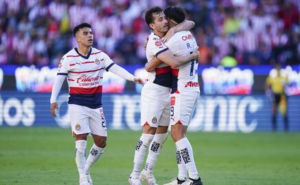 Chivas triunfa ante Pachuca; expulsan a Guillermo Almada durante el segundo tiempo