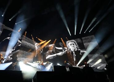 Soda Stereo inicia gira con concierto cargado de nostalgia