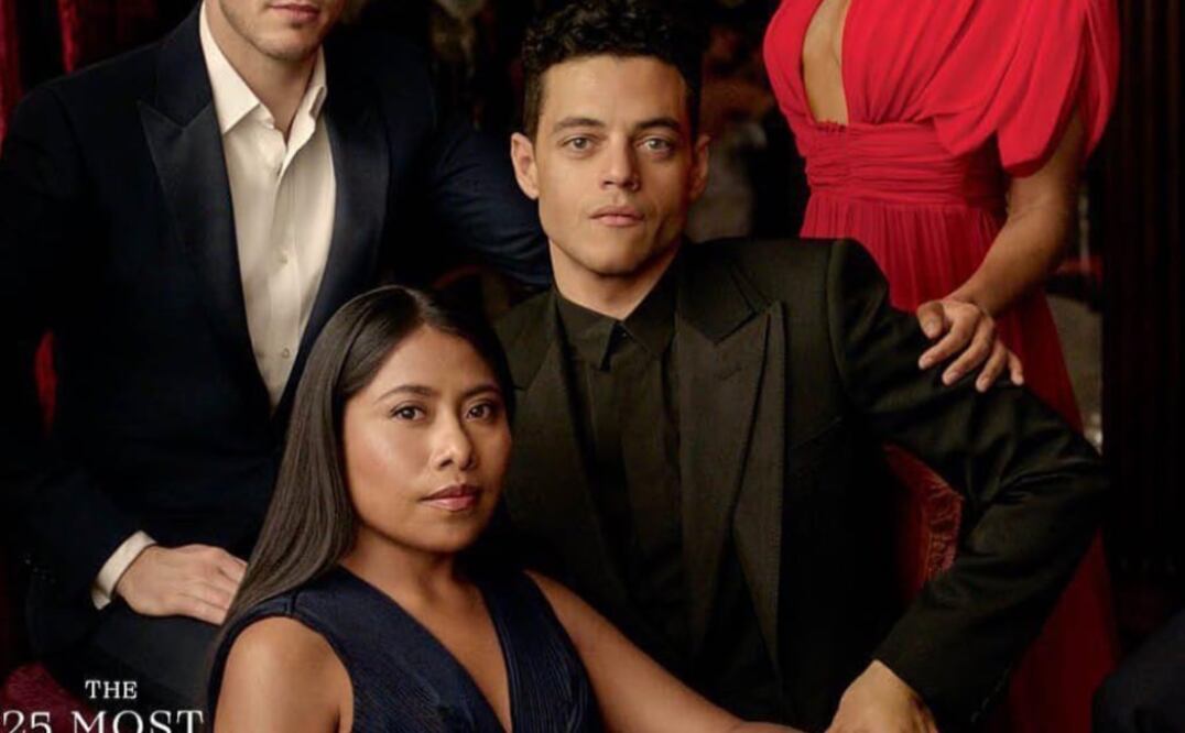 La actriz lució un vestido con escote en "V" y drapeado