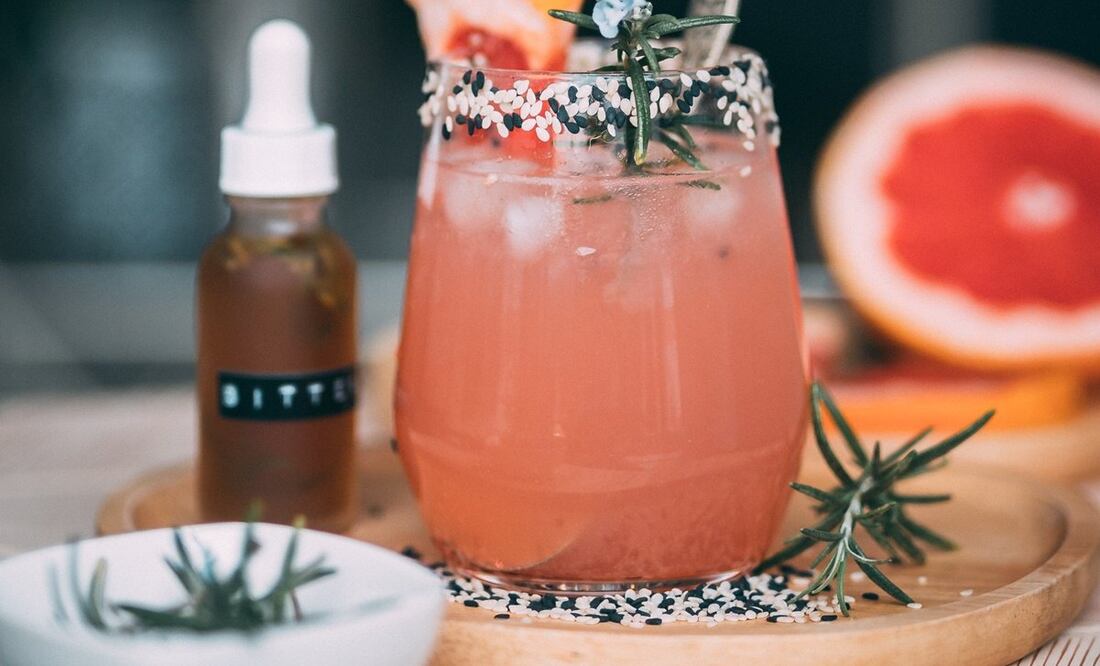 Los jugos deben tomarse frescos, recién hechos, para que no pierdan nutrientes y sólo aporten azúcar / Foto: Pexels