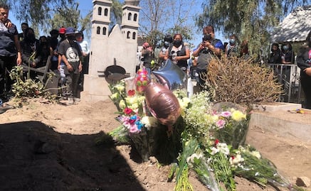 Atena cumpliría 13 años en unos días, hoy le llevan globos a su tumba; fue asesinada el domingo pasado en Ecatepec