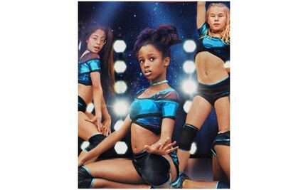 Netflix cambia cartel y descripción de cinta tras críticas por sexualizar niñas