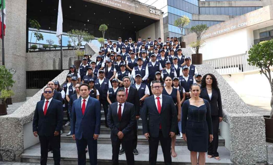 De izquierda a derecha José de Jesús García Hernández, subcoordinador Ejecutivo de la FISEL; Gerardo García Marroquín, Fiscal Especial de Delitos Electorales; Facundo Santillán Julián, titular de la Fiscalía Especializada en materia de Delitos Electorales; Christian Sánchez Rodríguez, Fiscal Especial para Asuntos Relevantes o de Alta Complejidad en materia Electoral y María Teresa Carrasquedo González, jefa de Oficina de la FISEL / Foto: Especial