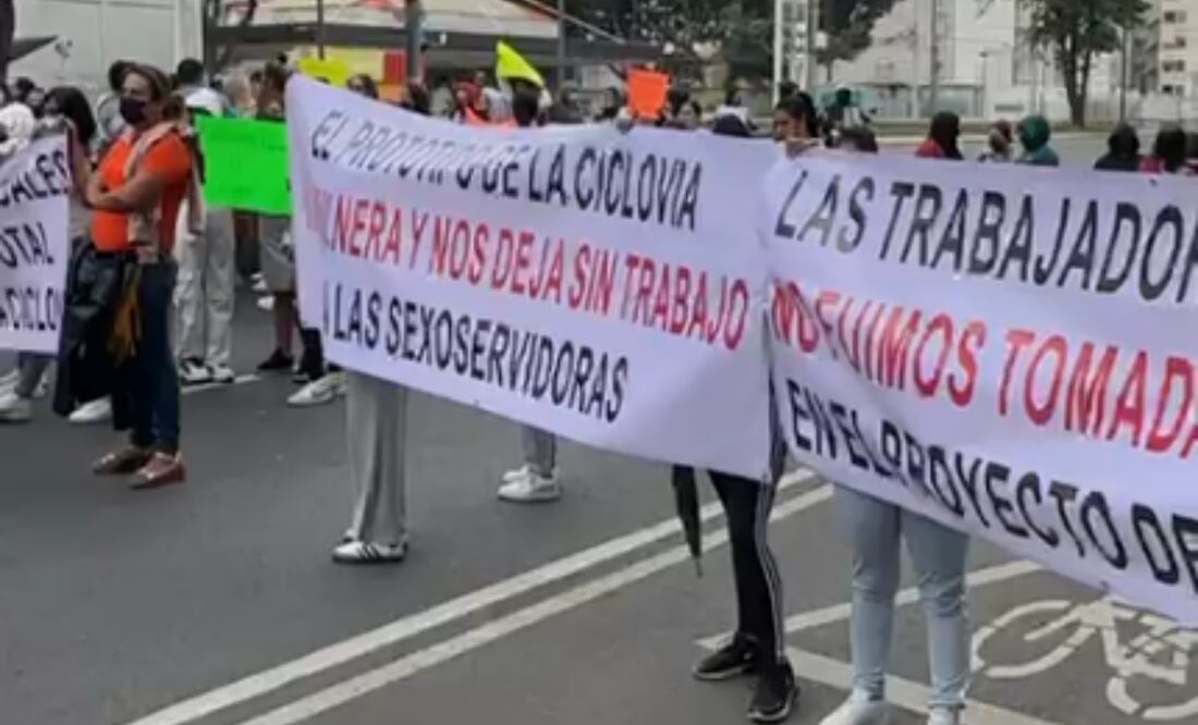 Trabajadoras sexuales vuelven a bloquear Tlalpan. Foto: Especial.