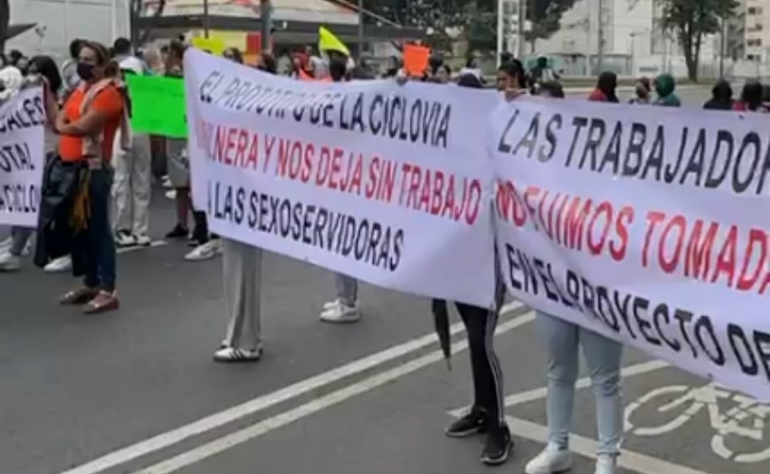 Trabajadoras sexuales vuelven a bloquear Tlalpan. Foto: Especial.