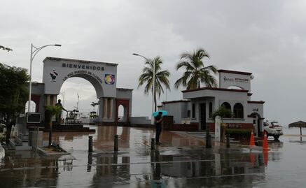 Trasladan a más de mil personas a albergues por huracán Kay en Baja California Sur