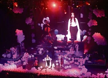 Carla Morrison regala su amor