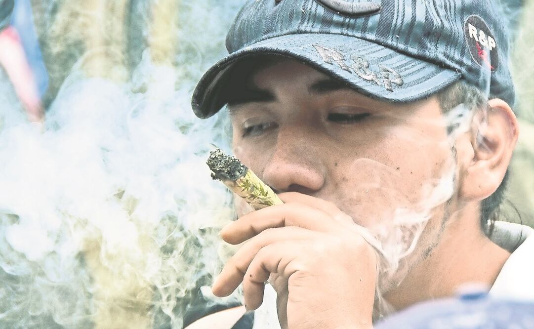 Una encuesta realizada en internet reveló que los mexicanos comumidores de marihuana utilizan esta sustancia preferentemente por las noches. (ARCHIVO. EL UNIVERSAL)