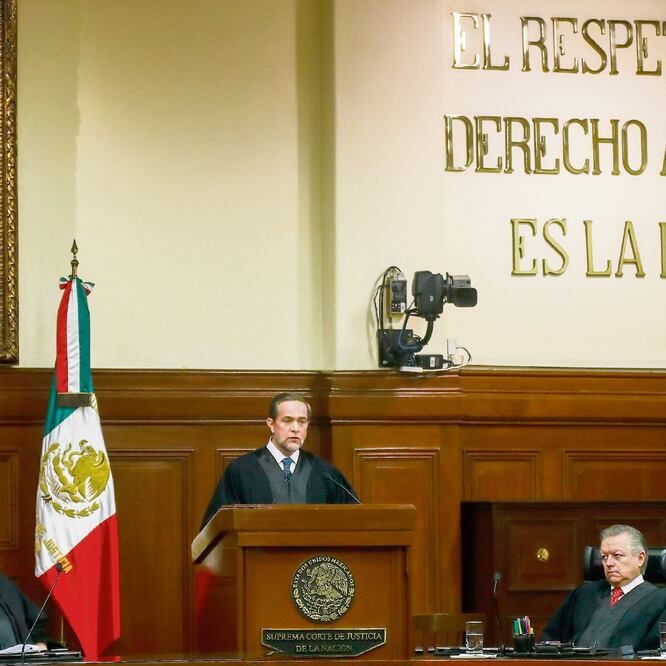El ministro Jorge Pardo (centro) asegura que la mejor defensa de los jueces es la prudencia y dignificación de su tarea, no entrar a la batalla política. Foto: YADÍN XOLALPA. EL UNIVERSAL  