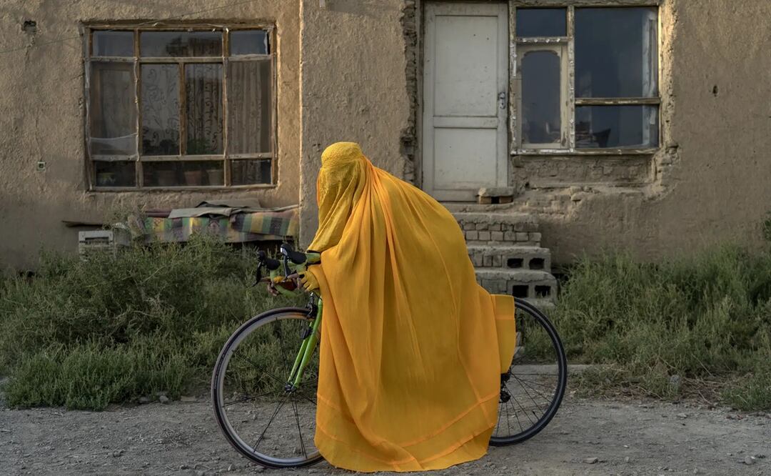 Desde el retorno de los talibanes al mando del país en 2021, las mujeres han sido progresivamente expulsadas de los espacios públicos, algo que las Naciones Unidas describieron como "un apartheid de género". Foto: AP