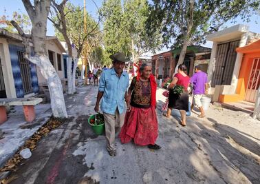Zapotecos desafían al Covid-19; se reúnen para visitar a sus muertos en los panteones