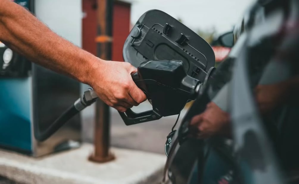Acelerar rápidamente puede aumentar un 50% el gasto del combustible. Foto: Unsplash