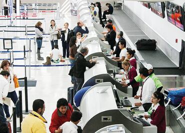 Suspenden por media hora despegues en aeropuerto por fuertes lluvias