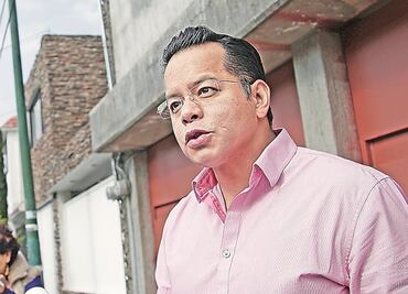 Hernández Mirón no piensa renunciar al PRD tras firmar con AMLO