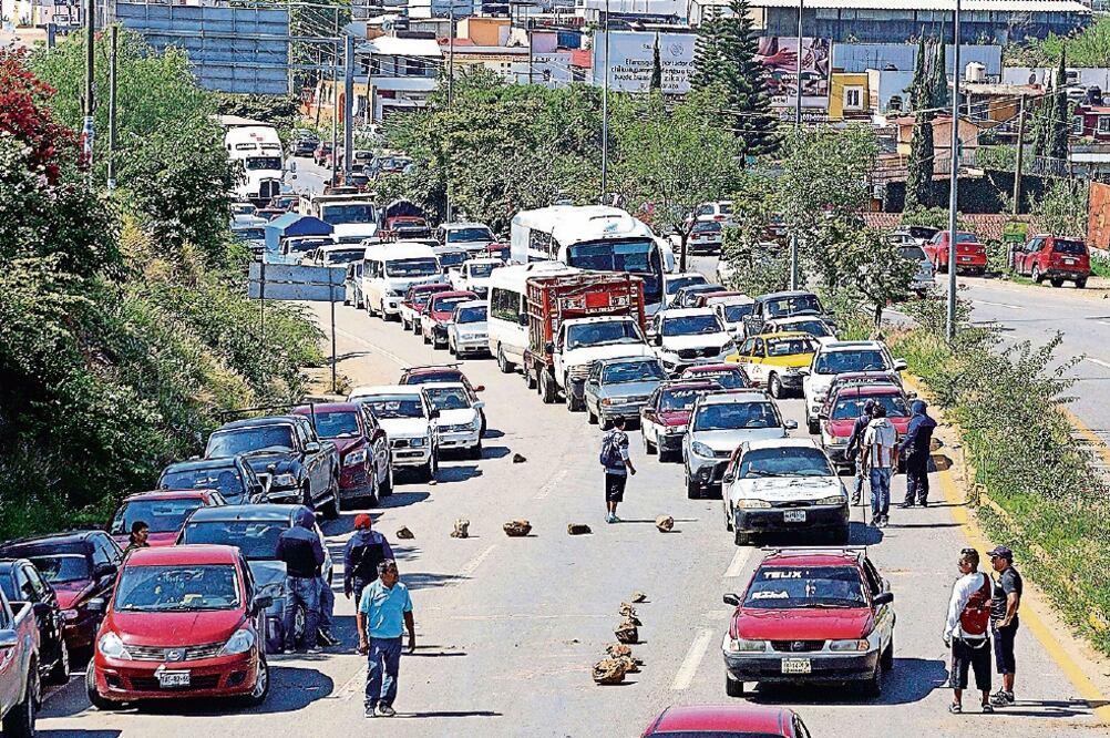 La Confederación Patronal de la República Mexicana exigió a las autoridades garantizar que el próximo lunes 22 de agosto no haya bloqueos a carreteras y que los maestros disidentes impartan clases en todas las escuelas del país (ARCHIVO EL UNIVERSAL)
