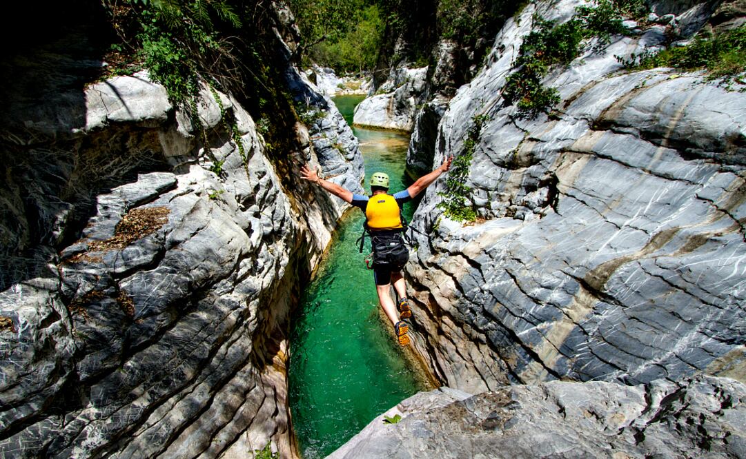 Cañón Matacanes: aventura entre cascadas y toboganes naturales. (foto: Cortesía Turismo de Nuevo León)