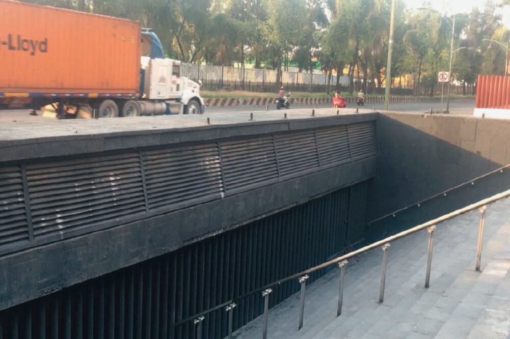 Ayer se desazolvó el bajopuente por el que saldría el presidente electo, Andrés Manuel López Obrador, luego de rendir protesta. (HORACIO JIMÉNEZ. EL UNIVERSAL)