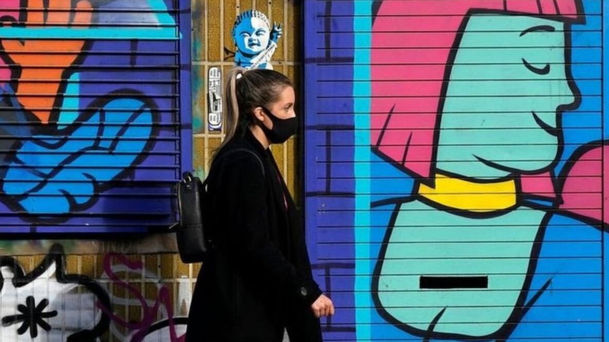 El estudio sugiere que ha habido una disminución en el nivel de inmunidad de la población en Inglaterra. Foto: Getty Images vía BBC