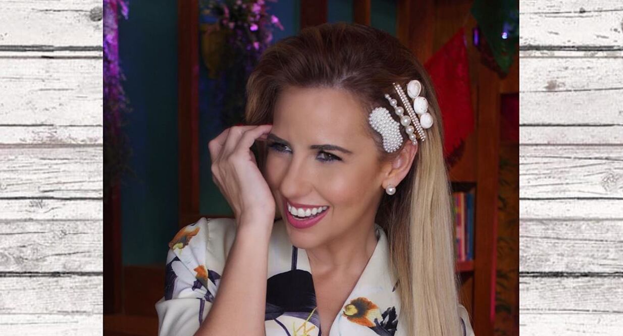 Raquel lució un vestido pomposo para dar el grito de independencia. Foto: Instagram