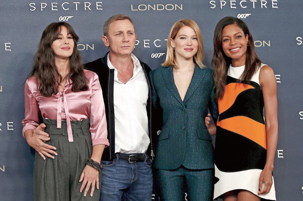 Monica Bellucci, Daniel Craig, Lea Seydoux y Naomie Harris en Londres (REUTERS / STEFAN WERMUTH)