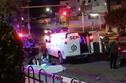 Abandonan cuerpo de un hombre en escalinatas de clínica del IMSS en Culiacán