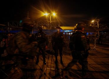 Tras masacre, militares y policías asumen control de cárcel de Ecuador
