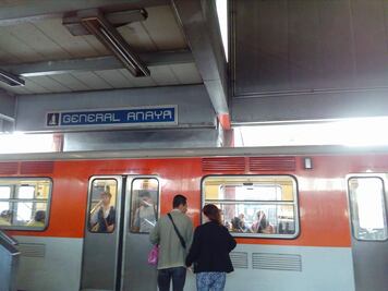 La estación del metro en honor al general que se quedó sin parque