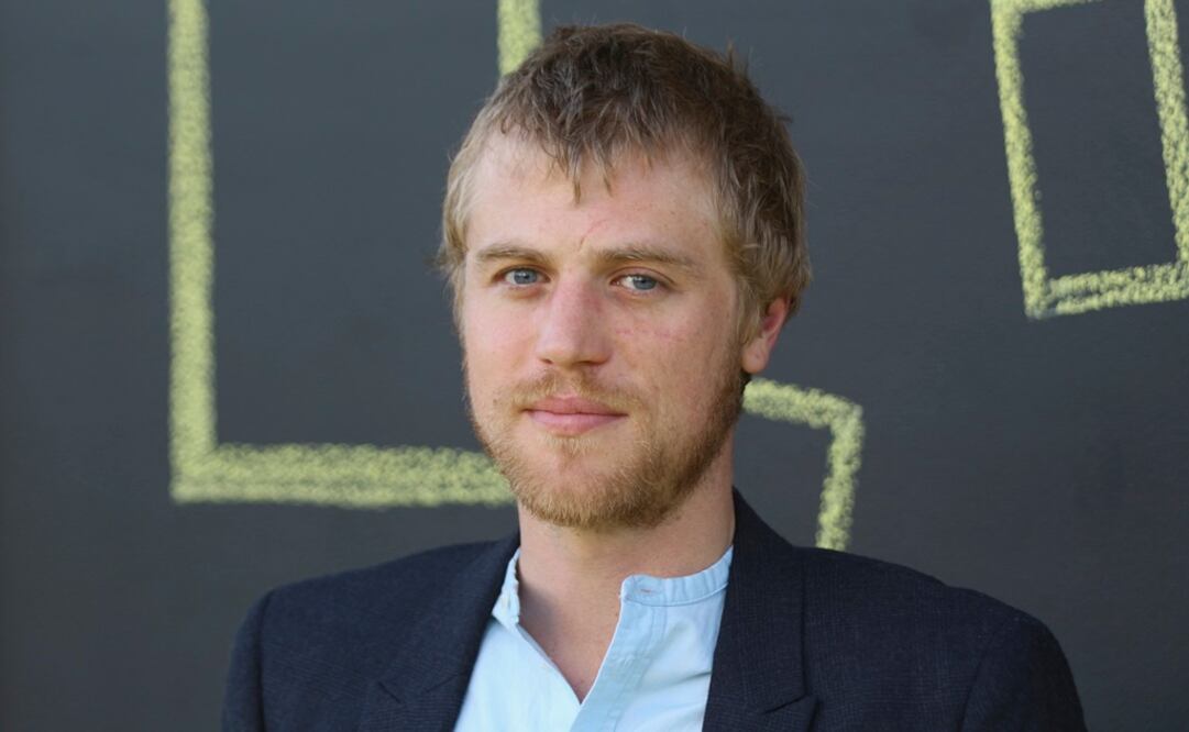 Johnny Flynn dará vida al Camaleón en la cinta que no tiene los derechos de la música ni permiso de la familia. Foto: AP