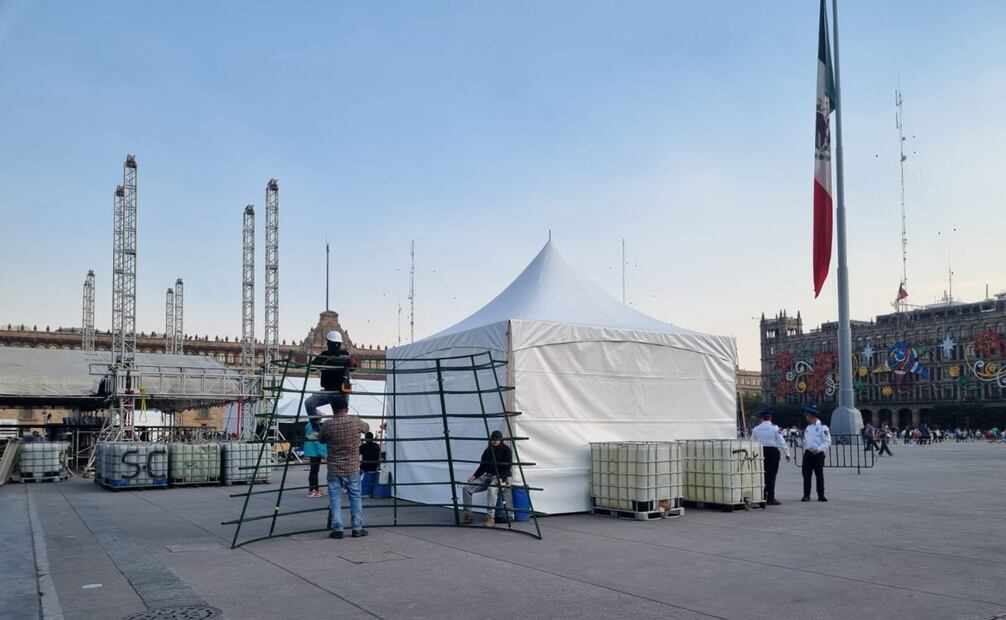 Alistan preparativos para actividades navideñas en el Zócalo. Foto: Frida Sánchez