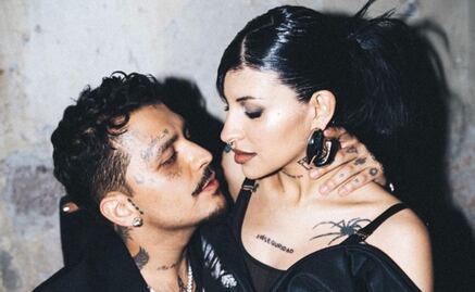 Christian Nodal y Cazzu posan en sesión de FOTOS como "papi y mami"