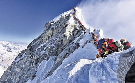 Encuentran rastros de microplásticos cerca de la cumbre del Everest