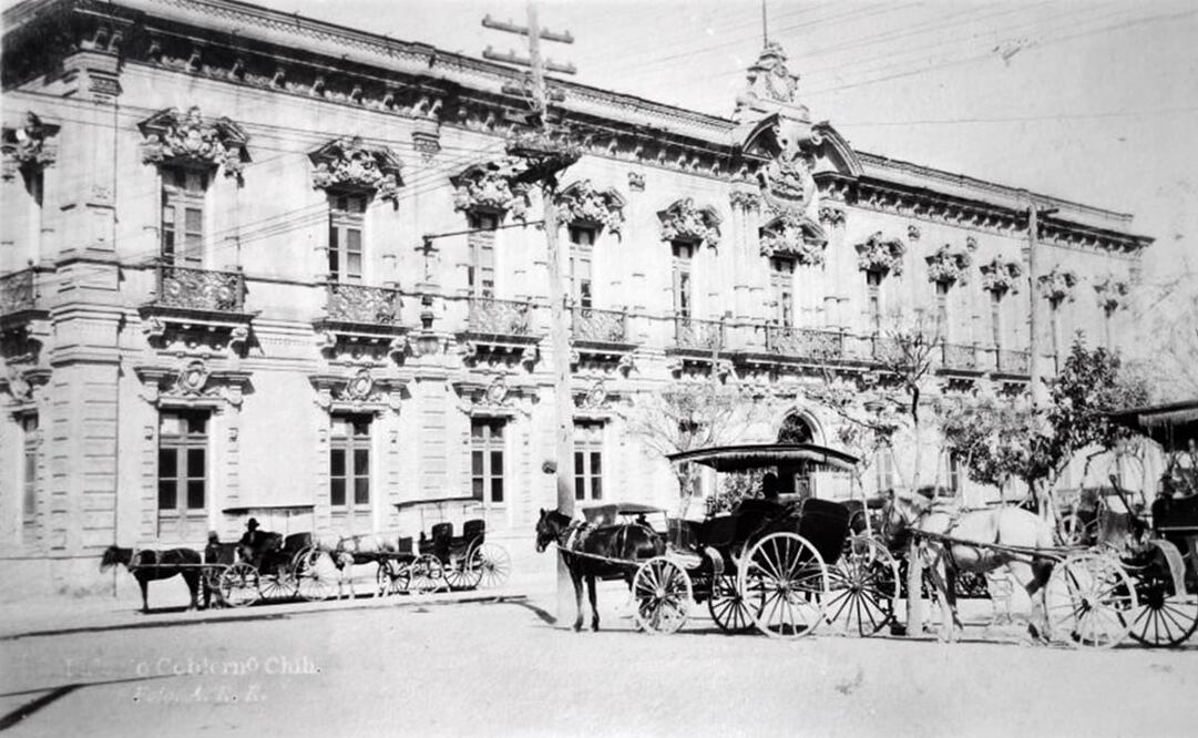 La primera piedra del Palacio de Gobierno de Chihuahua la puso el entonces gobernador Luis Terrazas en 1882. El primer gobernador fue Lauro Carrillo en octubre de 1892, desde entonces y hasta la fecha todos los mandatarios estatales han tenido su despacho en este recinto. Foto: México en fotos