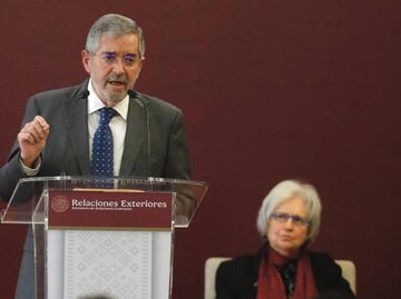 Juan Ramón de la Fuente se comunica con ministro de Egipto; dialogan sobre la muerte de migrantes en Chiapas