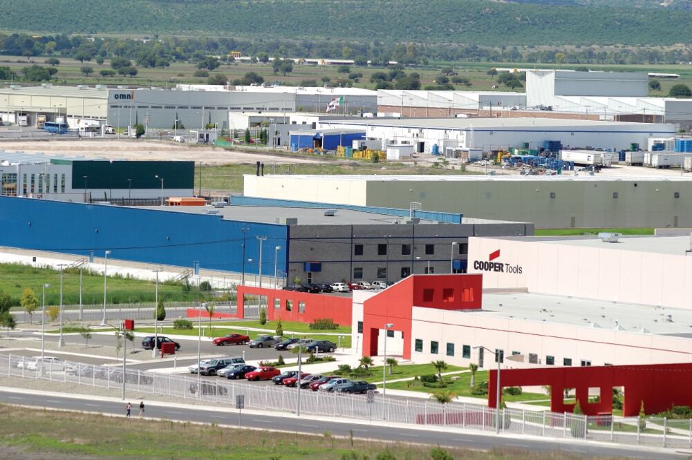 El titular de la Sedesu, Marco del Prete, destacó que los proyectos ampliarán el catálogo de empresas que se concentran en estos complejos industriales.