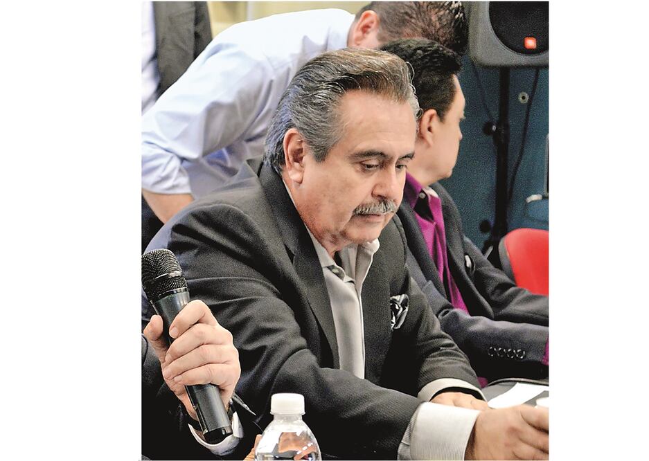 Retiran canonjía a legisladores