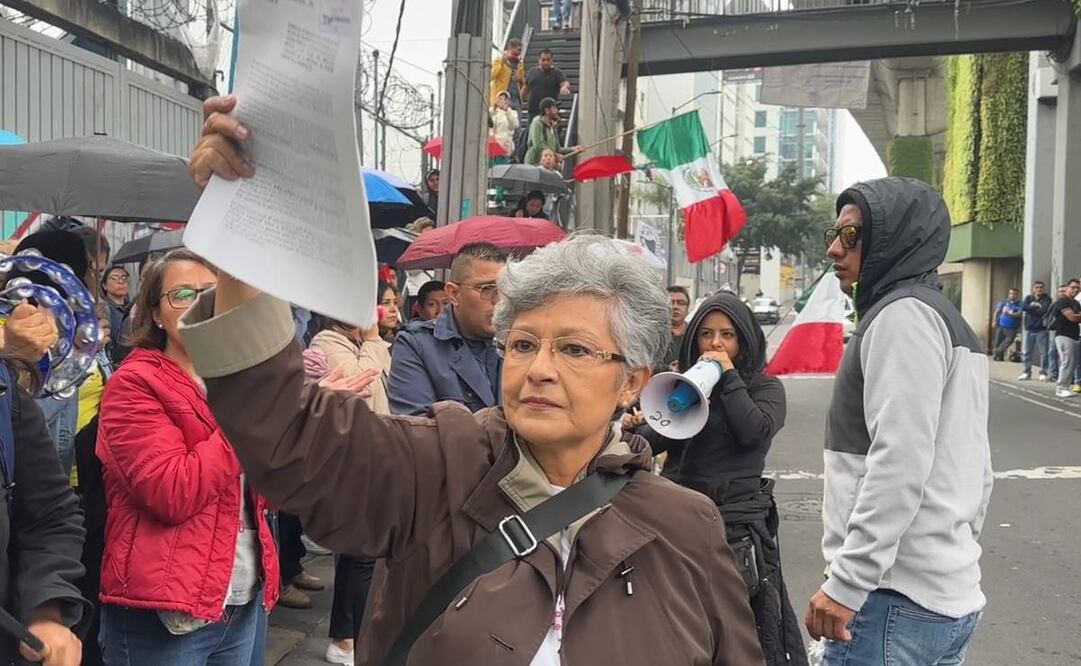 Patricia Aguayo, vocera del PJF, entregó un escrito a la CNDH para exigirle que presente una acción de inconstitucionalidad contra la reforma judicial. Foto: Daniel Wachauf / EL UNIVERSAL
