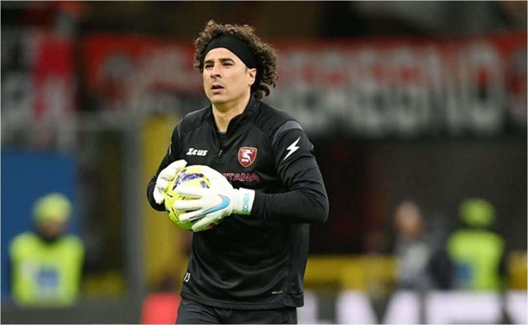 FOTO: @OfficialUSS1919 - Guillermo Ochoa con poco tiempo para renovar con el Salernitana