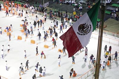 Austera apertura de la pista de hielo en CDMX