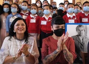 Esta es la pintura que Mon Laferte donó a México