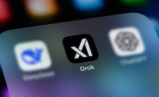 UE investiga a X por fallas en moderación; Grok habría permitido deepfakes sexualizados