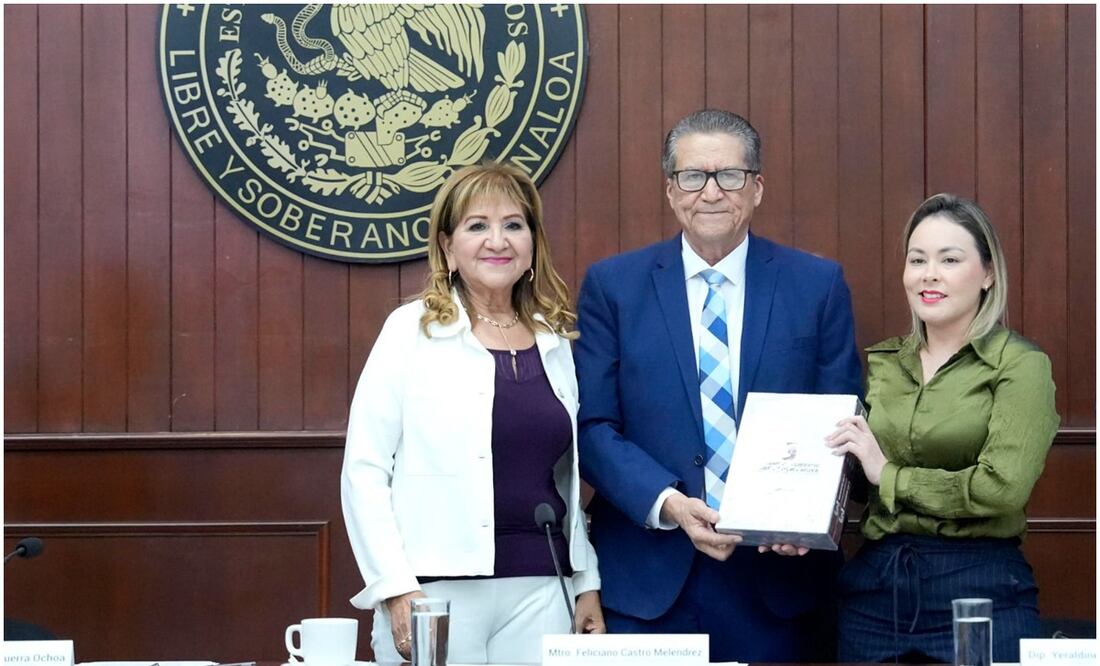 El secretario General de Gobierno, Feliciano Castro Melendrez durante la entrega por escrito de su Tercer Informe de Gobierno en Sinaloa (15/11/2024). Foto: Especial