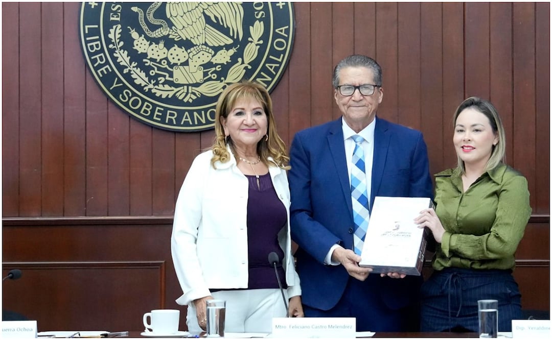 El secretario General de Gobierno, Feliciano Castro Melendrez durante la entrega por escrito de su Tercer Informe de Gobierno en Sinaloa (15/11/2024). Foto: Especial