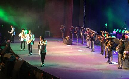 Los Tigres del Norte deleitan con norteño y mariachi al Auditorio Nacional