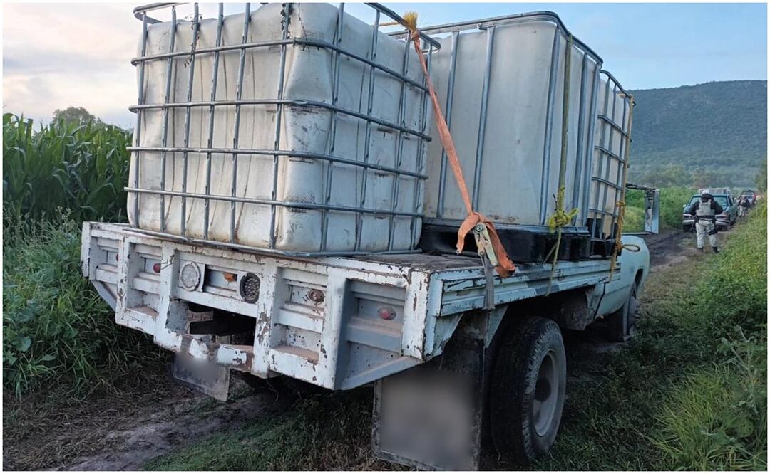 Elementos de la Guardia Nacional recuperan camionetas cargadas con combustible en Hidalgo. Foto: Especial