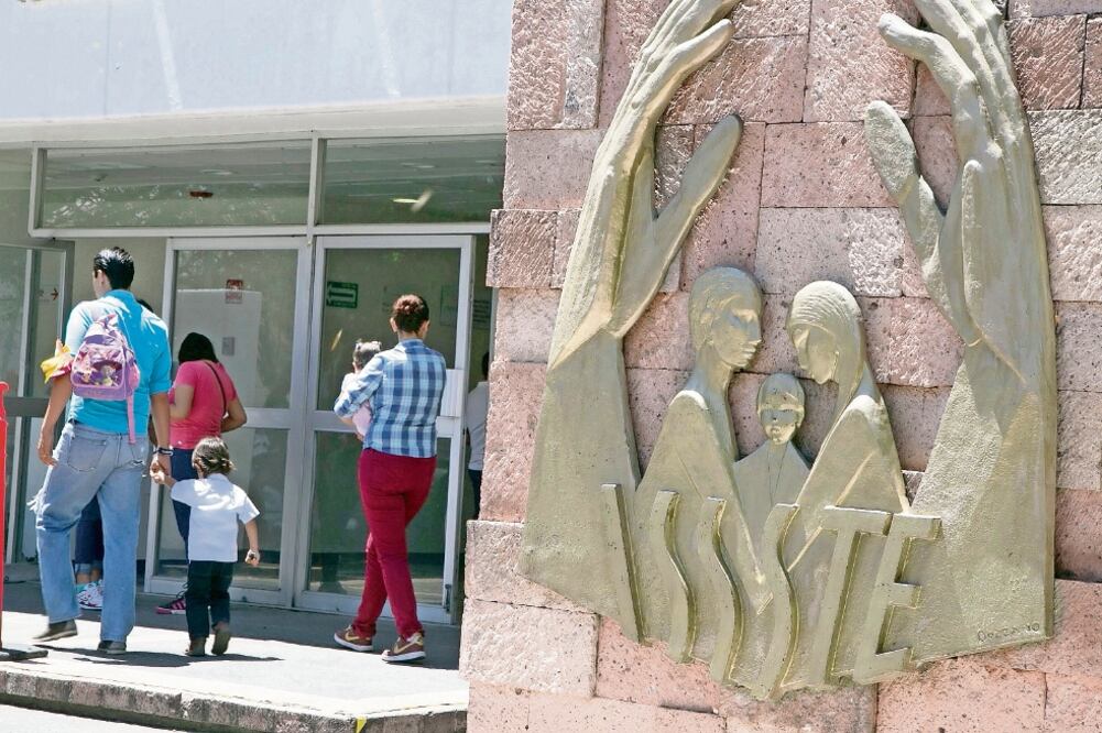 Un tribunal determinó que el ISSSTE incumplió con sus obligaciones de salvaguardar los derechos de los hijos de sus derechohabientes (ARCHIVO ELUNIVERSAL)
