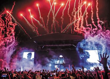 Despiertan el baile entre fuego y euforia