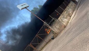 Violencia desata caos en Aguililla y municipios de Michoacán; ataques y bloqueos atribuidos al CJNG