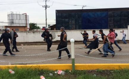 Se enfrentan comerciantes y policías en Tabasco